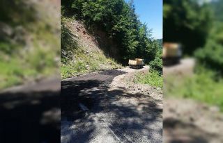 Cide’de heyelan nedeniyle bozulan yollar onarılıyor