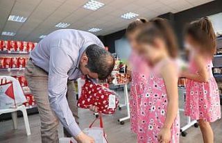 Çocukların bayramlıkları Karaköprü Belediyesi’nden