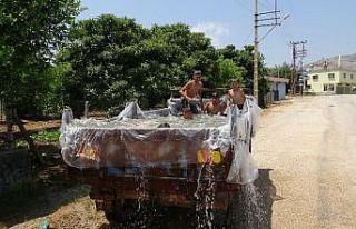 Çocukların "römork havuz" keyfi