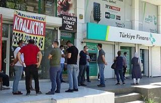 Çocuklarının geleceği için kayıt yaptıran velilerin...