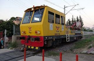 Demiryolu iş otosunun çarptığı kişi ağır yaralandı