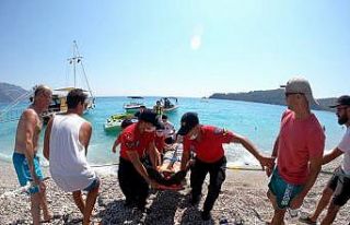 Denize düşen paraşüt pilotu ağır yaralandı