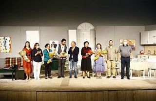 Denizli Büyükşehir Tiyatrosu perdelerini açtı