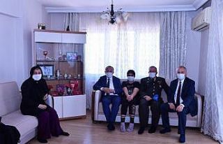 Denizli protokolünden 15 Temmuz şehidinin ailesine...