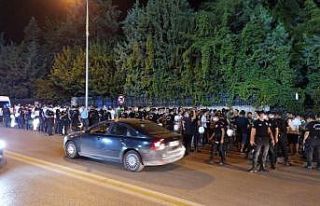 Denizlispor taraftarları galibiyetin ardından stat...