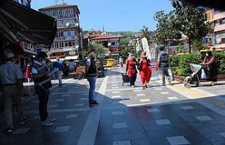 Devrek’te polis maskesiz dolaşanlara göz açtırmıyor