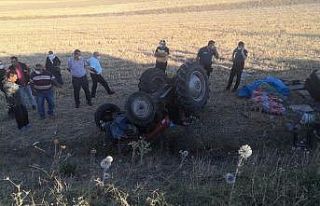 Devrilen traktörün altında kalan sürücü öldü