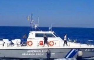 Didim açıklarında Yunan Sahil Güvenlik ekiplerinden...