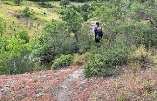 Dinamit patlatan defineciler patlayıcılarla birlikte...