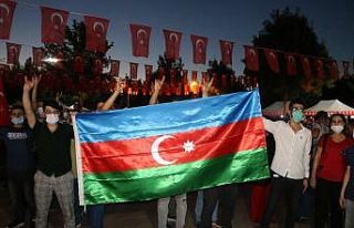 Diyarbakırlılar 15 Temmuz’da Türk bayraklarıyla...