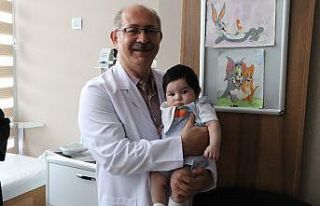 Doktorun dikkati yeni doğmuş bebeği hayata bağladı