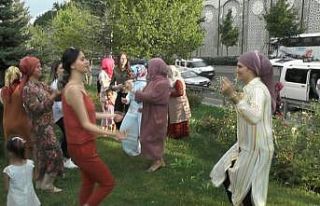 Düğün konvoyunda araçları arızalanan vatandaşlar...