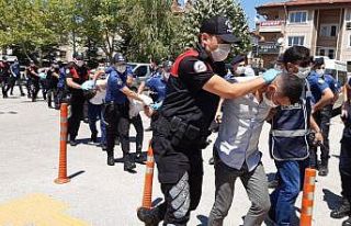 Düğünde polisleri yaralayan 6 kişi adliyeye sevk...