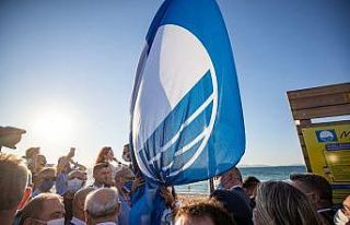 Dünyaca ünlü Ilıca Plajı Mavi Bayrak ile onurlandı