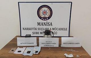 Durdurulan araçta çok sayıda uyuşturucu ele geçirildi