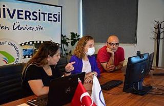 Düzce Üniversitesi Sanal Fuarda yabancı uyruklu...