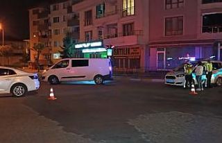 Düzce’de ana caddedeki poşet polisi alarma geçidi