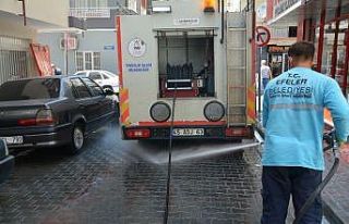 Efeler’de sokaklar köpüklü suyla yıkanıyor
