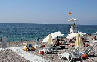EKDAĞ Konyaaltı Plajı tatilcilerin gözdesi oldu