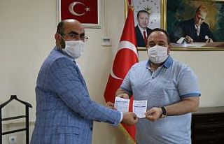 Ekinci’den TDV’ye kurban bağışı