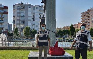 Ekipler, fırtınada yere düşen bayrak için seferber...