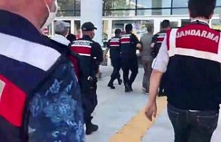 Elazığ’da aranan 2 şüpheli çadırda yakalanıp,...