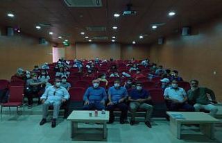 Elazığ’da öğrencilere eğitim seti dağıtıldı