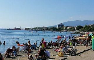 Erdek’e hafta sonu tatilci akını