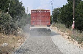 Erdemli Küstülü’de yollar asfaltlandı