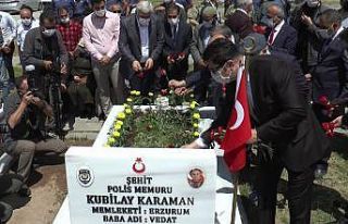 Erzurum’da 15 Temmuz şehitleri mezarı başında...