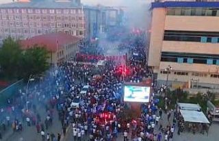 Erzurumsporlu taraftarların şampiyonluk kutlamaları...
