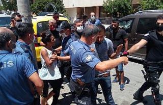 Eşi gözaltına alınan kadın, polislere zor anlar...