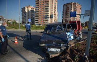 Eskişehir’de minibüs ile otomobil çarpıştı:...