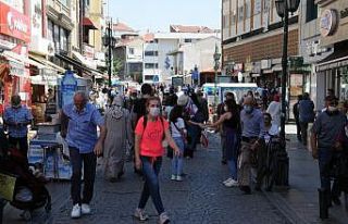Eskişehir’de sosyal mesafesiz arefe yoğunluğu