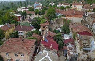 Evlerin içinde kalan tarihi kiliseye kültürel varlık...