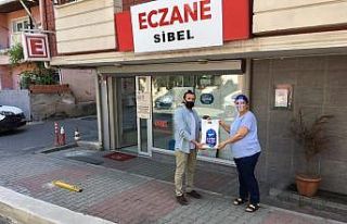 Eyüpsultan Belediyesi eczanelere ilaç poşeti dağıtıyor