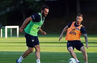 Fenerbahçe, Beşiktaş mesaisine devam ediyor