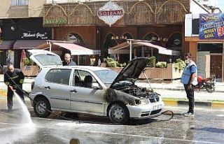 Gaziantep’te seyir halindeki araç alev aldı