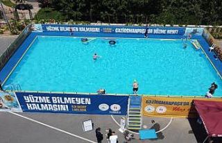 Gaziosmanpaşa’da çocukların havuz keyfi
