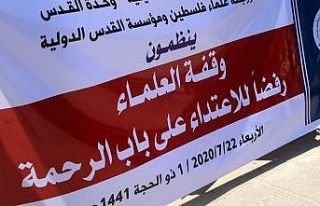 Gazze’de alimler, Rahmet Kapısı Mescidi’nin...