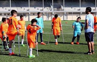 Gazze’de çocuk ampute futbol turnuvası gerçekleştirildi
