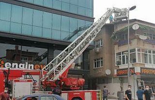 Gebze’de yalıtım çalışmaları sırasında binanın...