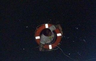 Genç kadın taksiden inip göle atladı, itfaiye...