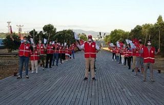 Genç Kızılay’dan 15 Temmuz şehitleri için saygı...