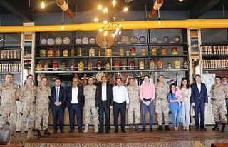 Gürpınar’da tayini çıkanlara veda yemeği