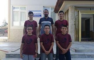 Hafızlık eğitimini tamamlayan gençler beratlarını...