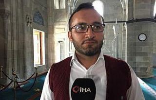 Hain gecede korkusuzca cami hoparlöründen anons...