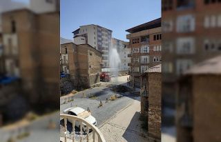 Hakkari’de su borusu patladı
