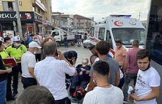 Halk otobüsü akülü araç ile çarpıştı 1 ağır...