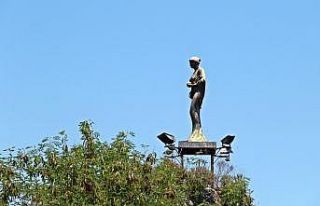 Hava şartlarına yenik düşen Altın Portakal heykelleri...